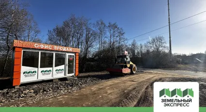 Укатка катком внутрипоселковых дорог в поселке "Лесной Остров"