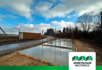 Производится монтаж контейнерных площадок в проекте Писателей.