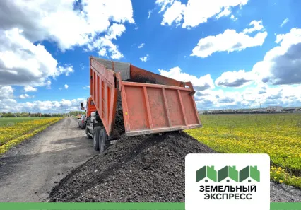 Работы по укладке асфальтной крошки в поселке "Калина"