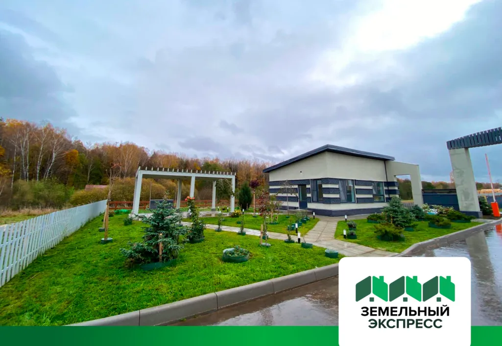 Покос газона и уборка въездной группы КП "Династия"