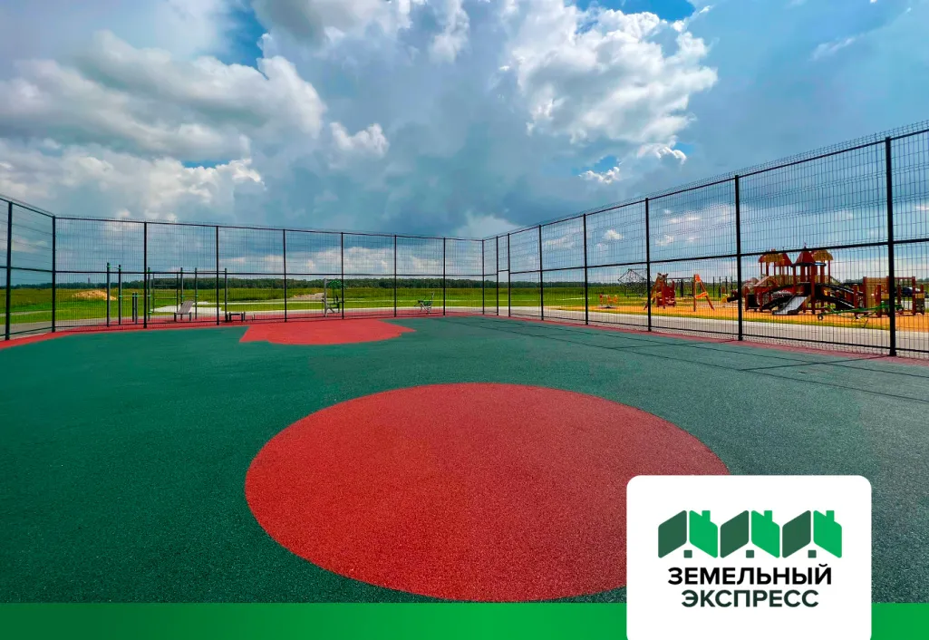 На стадионе в "Грибоедово" появилось специальное покрытие