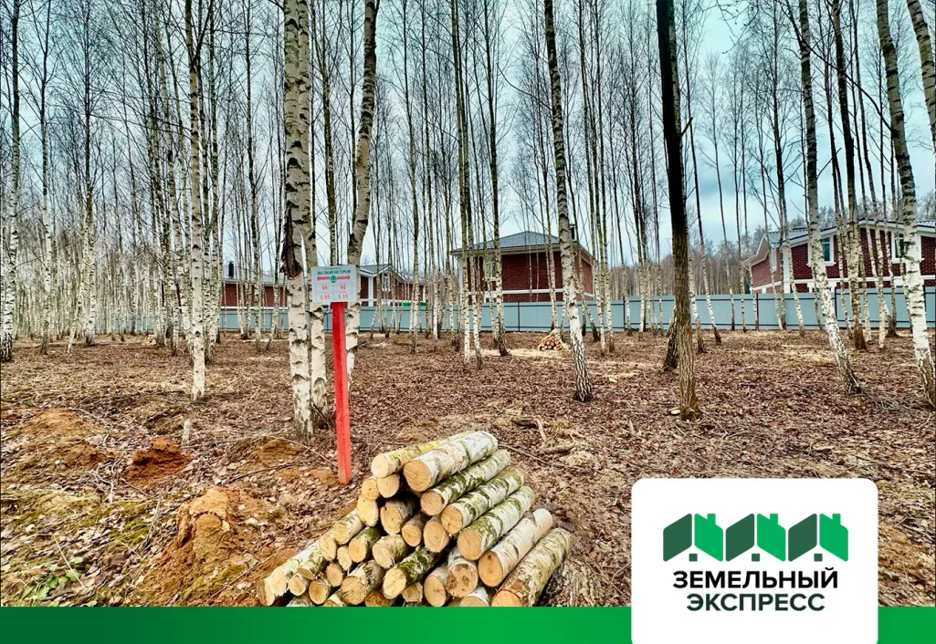 В коттеджном посёлке "Лесной остров" произвели уборку участков.