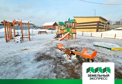 Очистка снега на детской площадке поселка "Calipso Village-2"