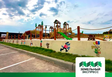 Зарисовка мульт-персонажей на детской площадке в «Династии»